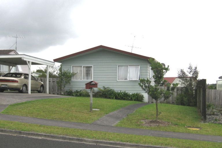 Photo of property in 14 Hassan Drive, Massey, Auckland, 0614