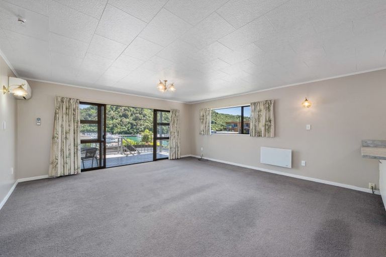Photo of property in 62 Waikawa Road, Picton, 7220