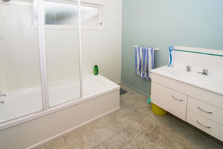 Photo of property in 41 Wavell Crescent, Lansdowne, Masterton, 5810