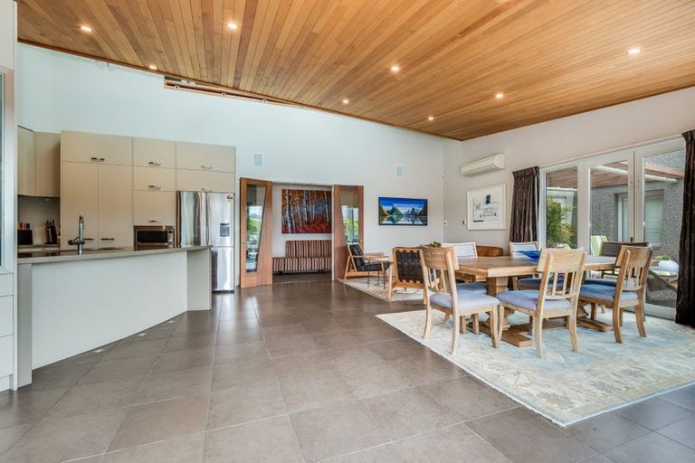 Photo of property in 10 Sunny Glen, Waikanae, 5036