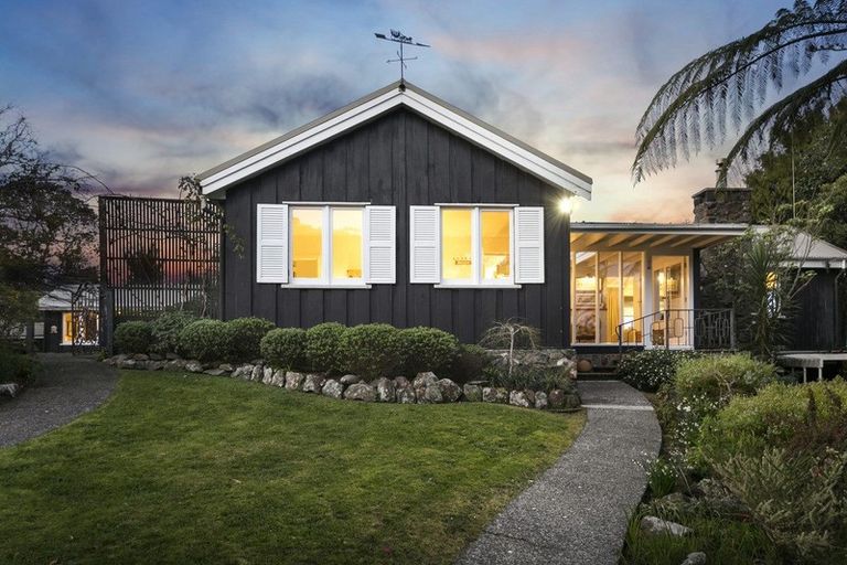 Photo of property in 27 Turanga Road, Henderson Valley, Auckland, 0612