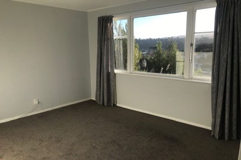Photo of property in 39 Lowry Crescent, Stokes Valley, Lower Hutt, 5019