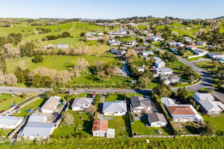 Photo of property in 30 Bickerstaffe Road, Maungaturoto, 0520