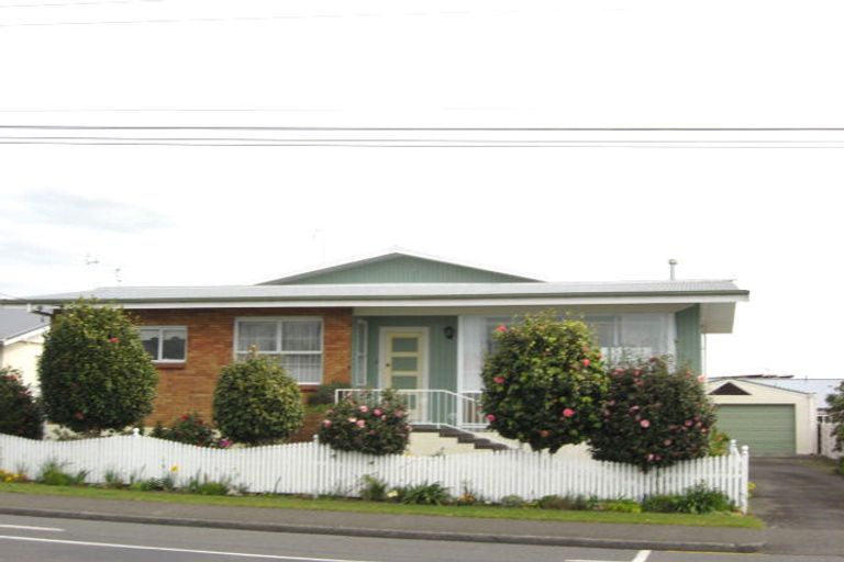 Photo of property in 218 Mangorei Road, Merrilands, New Plymouth, 4312