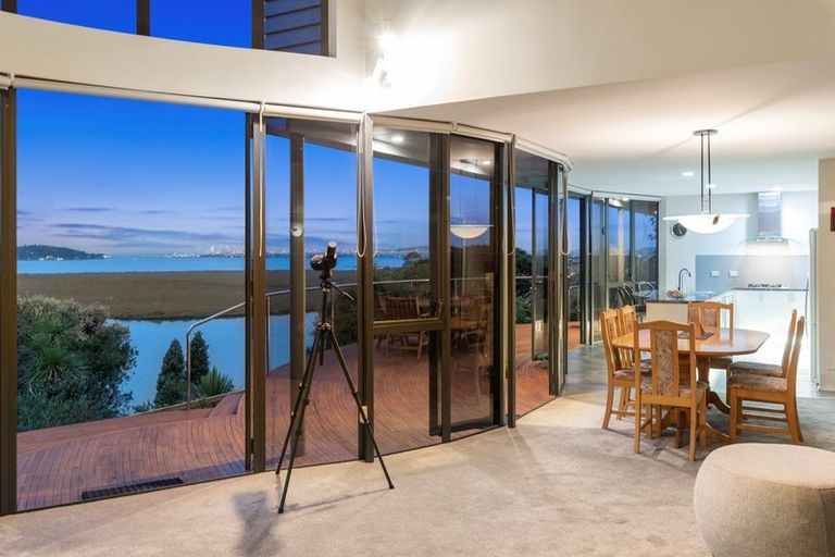 Photo of property in 187 West Harbour Drive, West Harbour, Auckland, 0618