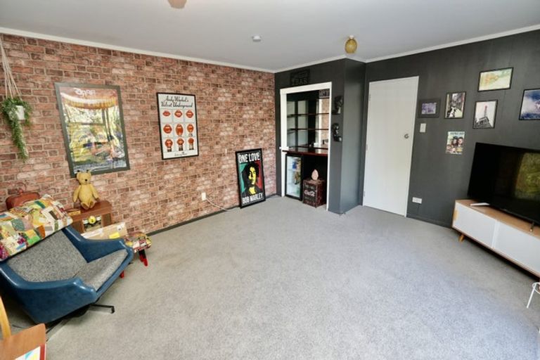 Photo of property in 7 Hillgrove Place, Fitzherbert, Palmerston North, 4410