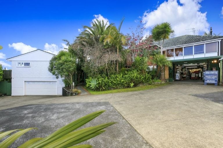 Photo of property in 27-29 Wairau Road, Forrest Hill, Auckland, 0627