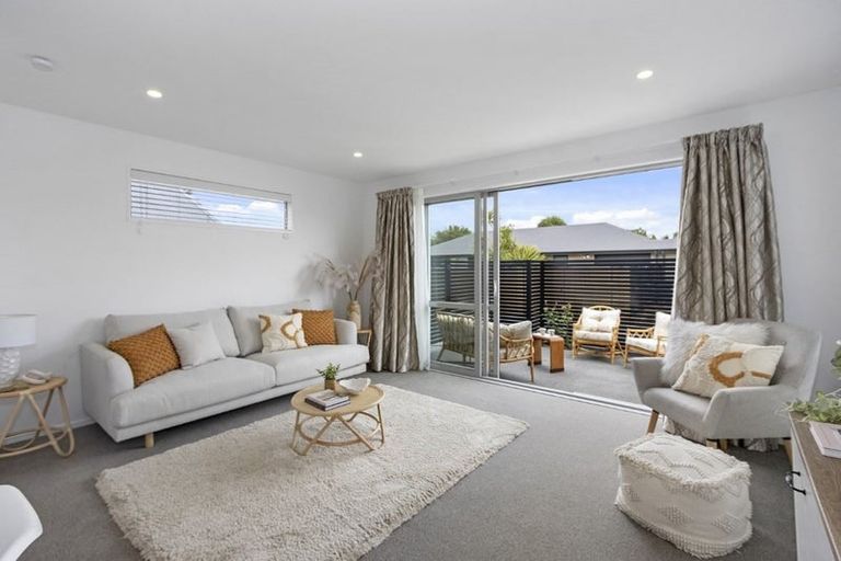 Photo of property in 2/7b Arosa Place, Parklands, Christchurch, 8083
