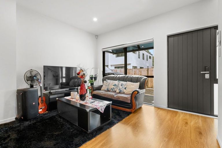 Photo of property in 2f Cadiz Place, Red Hill, Papakura, 2110