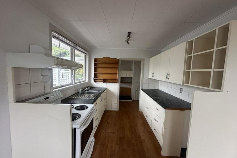 Photo of property in 5 Bird Grove, Stokes Valley, Lower Hutt, 5019