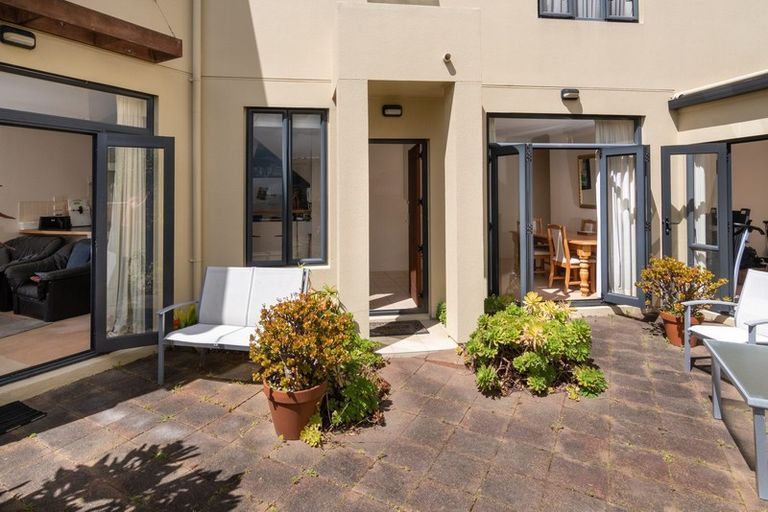 Photo of property in 36 Vinograd Drive, Te Atatu Peninsula, Auckland, 0610