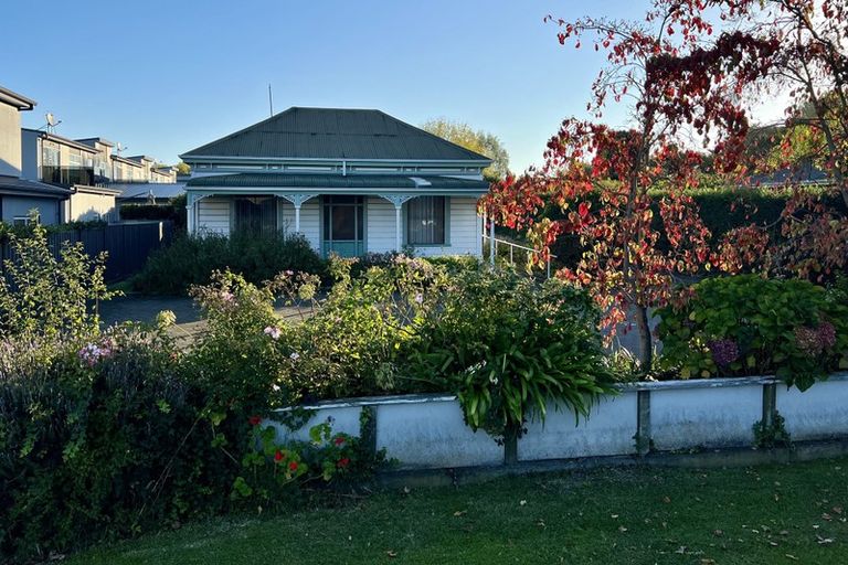 Photo of property in 53 Havelock Road, Havelock North, 4130