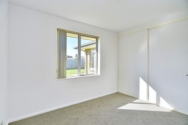 Photo of property in 69 Acacia Avenue, Rangiora, 7400