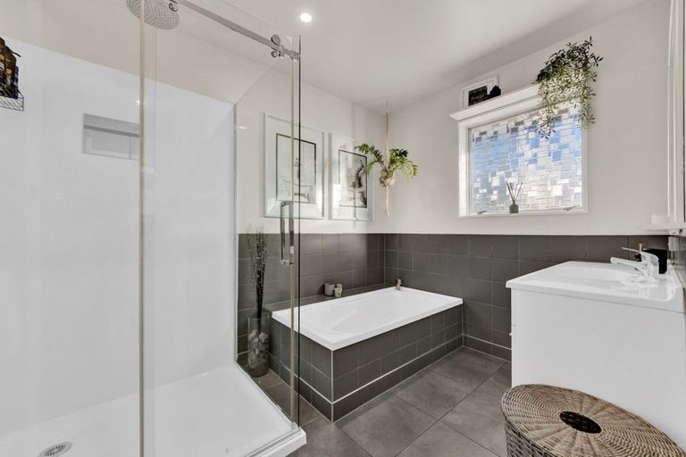 Photo of property in 73 Warren Crescent, Hillmorton, Christchurch, 8025