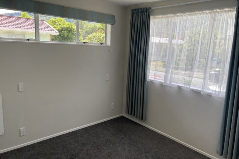 Photo of property in 30 Brightwater Crescent, Totara Park, Upper Hutt, 5018