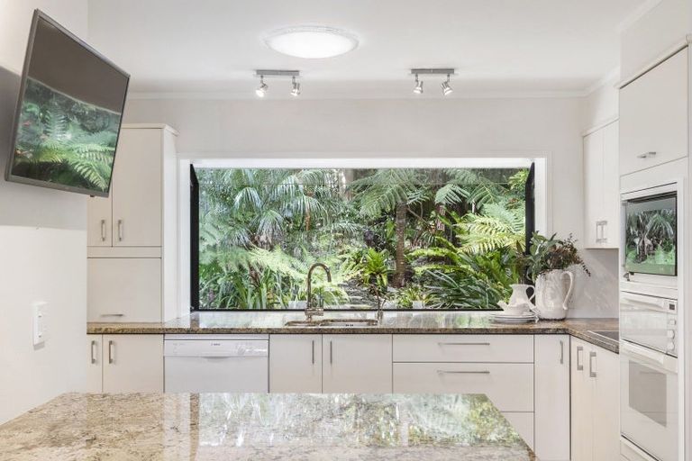 Photo of property in 7 Luana Way, Bucklands Beach, Auckland, 2014