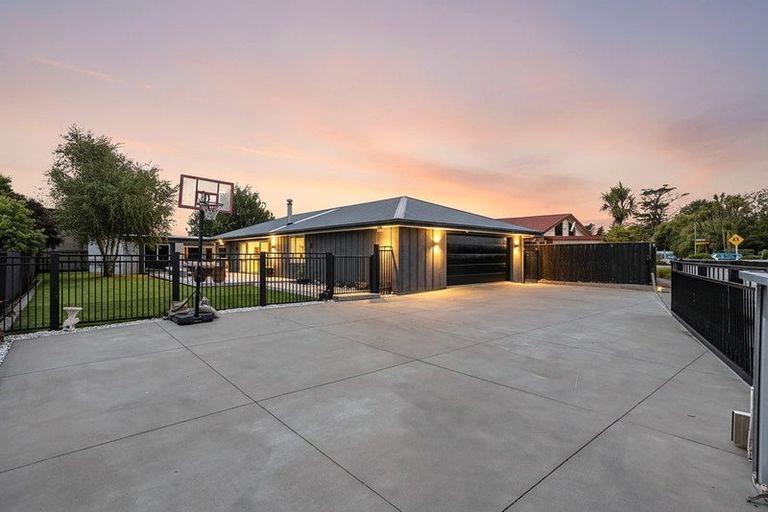 Photo of property in 4 Waikuku Beach Road, Waikuku Beach, 7473