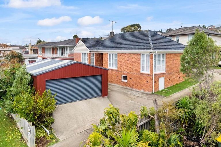 Photo of property in 7 Griffen Park Road, Mount Roskill, Auckland, 1041