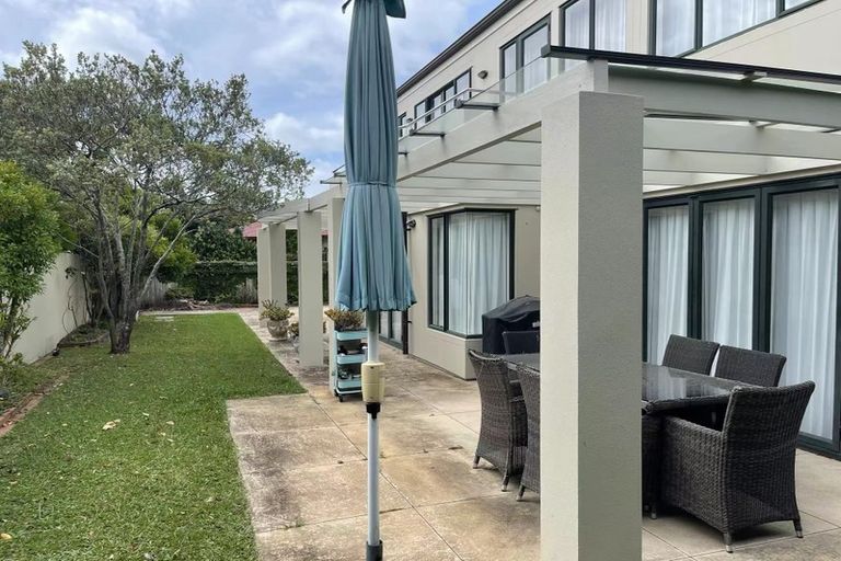 Photo of property in 2/31 Eversleigh Road, Belmont, Auckland, 0622