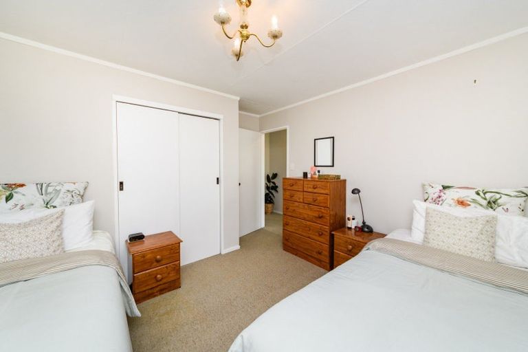 Photo of property in 2 Escort Grove, Awapuni, Palmerston North, 4412