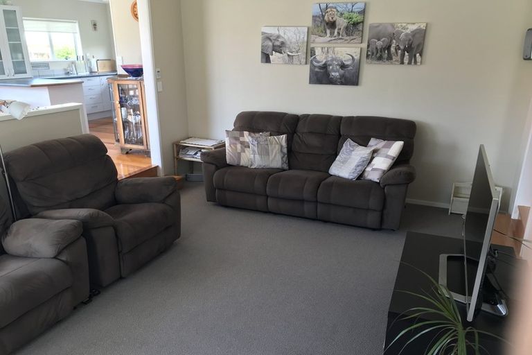 Photo of property in 15 Nukumea Common, Orewa, 0931