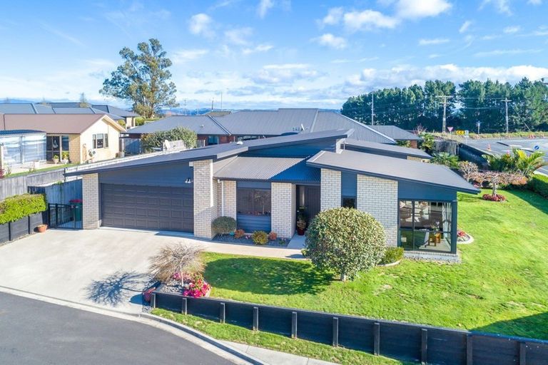 Photo of property in 2 Ruske Place, Grandview Heights, Hamilton, 3200