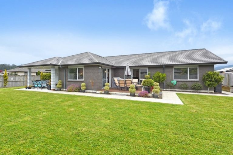 Photo of property in 10a Sunstone Crescent, Brown Owl, Upper Hutt, 5018