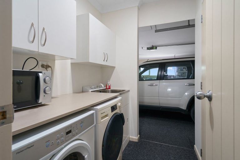 Photo of property in 16b Abergeldie Way, Cambridge, 3434