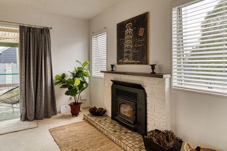 Photo of property in 9 Kaweka Place, Havelock North, 4130