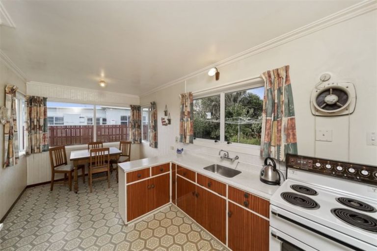 Photo of property in 14 Davidson Street, Hawera, 4610