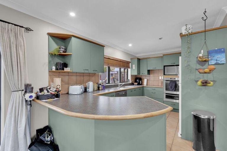 Photo of property in 6 Fencourt Place, Rototuna North, Hamilton, 3210