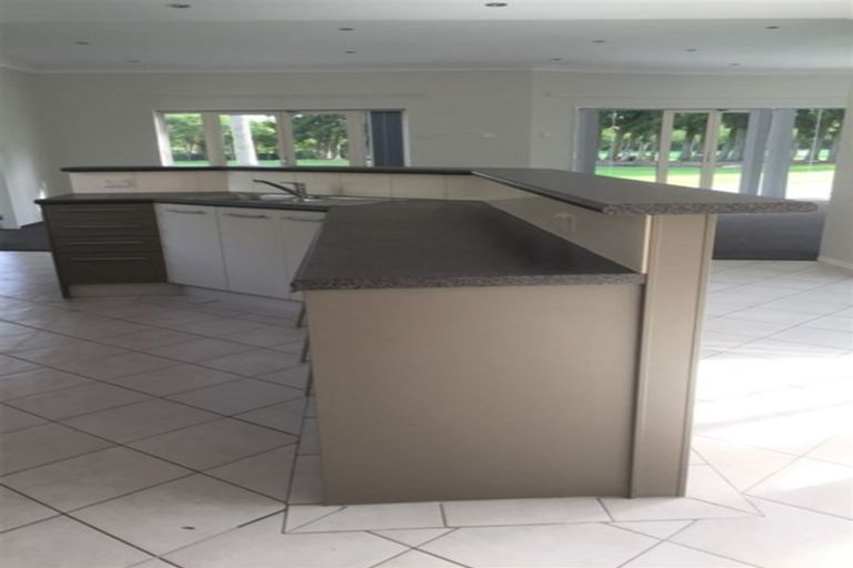 Photo of property in 154 Boord Crescent, Kumeu, 0891