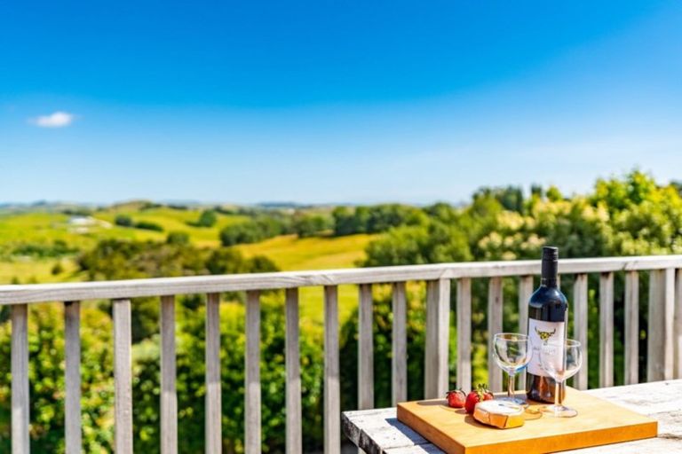 Photo of property in 18 Marohemo Road, Maungaturoto, 0583