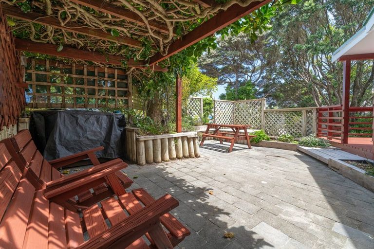 Photo of property in 18 Roys Road, Plimmerton, Porirua, 5026