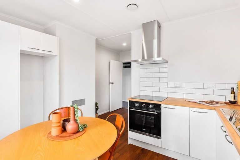 Photo of property in 5 Goldsmith Crescent, Levin, 5510