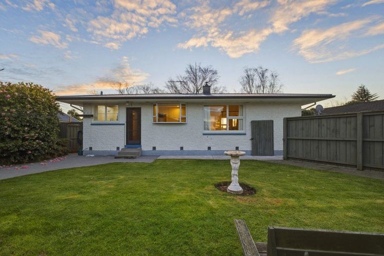 Photo of property in 20 Ramore Place, Redwood, Christchurch, 8051