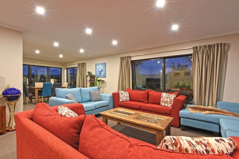 Photo of property in 55 Percy Kinsman Crescent, Riverstone Terraces, Upper Hutt, 5018