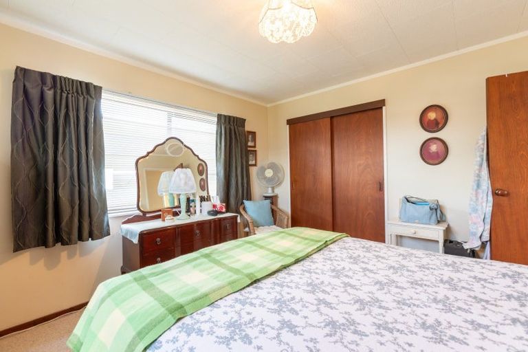 Photo of property in 20 Ross Street, Woodville, 4920