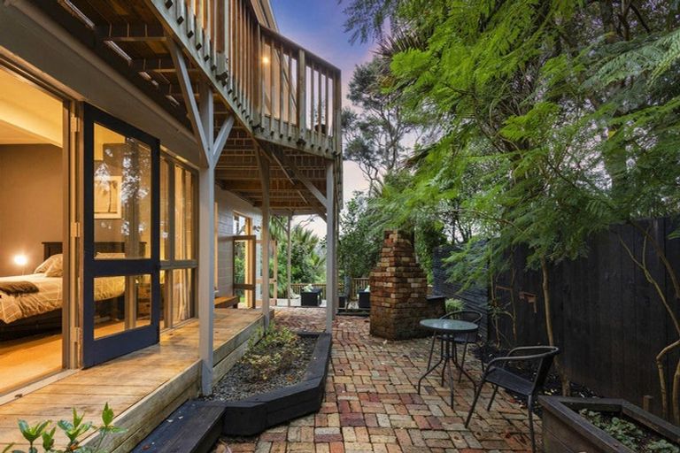 Photo of property in 47 Tainui Road, Titirangi, Auckland, 0604