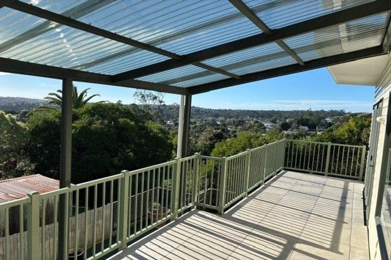 Photo of property in 67a Birkdale Road, Birkdale, Auckland, 0626