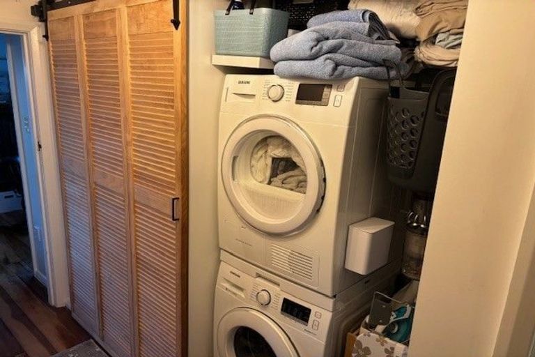 Photo of property in 25 Alexandra Road, Roseneath, Wellington, 6021