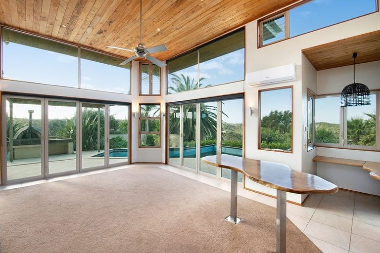 Photo of property in 52 Sunnyheights Road, Orewa, 0931