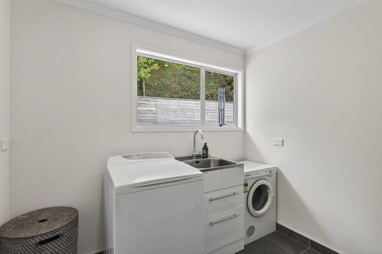 Photo of property in 5 Whitby Place, Westown, New Plymouth, 4310