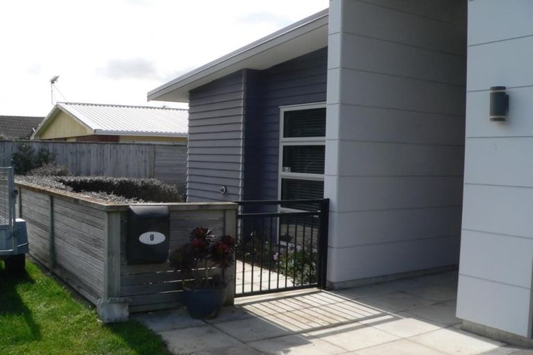 Photo of property in 9 Davies Street, Tawa, Wellington, 5028