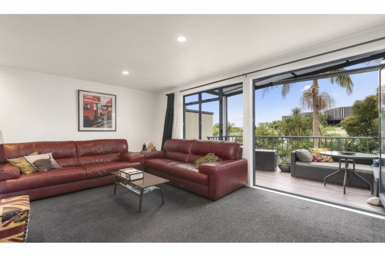 Photo of property in 6/6-8 Pannill Place, Oteha, Auckland, 0632