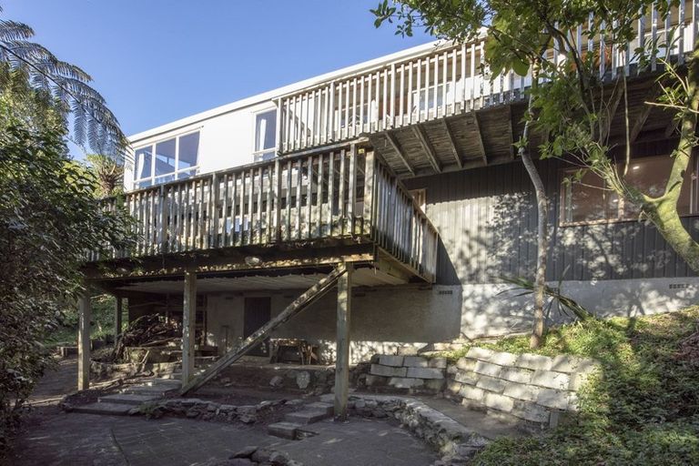 Photo of property in 5 Miromiro Road, Normandale, Lower Hutt, 5010