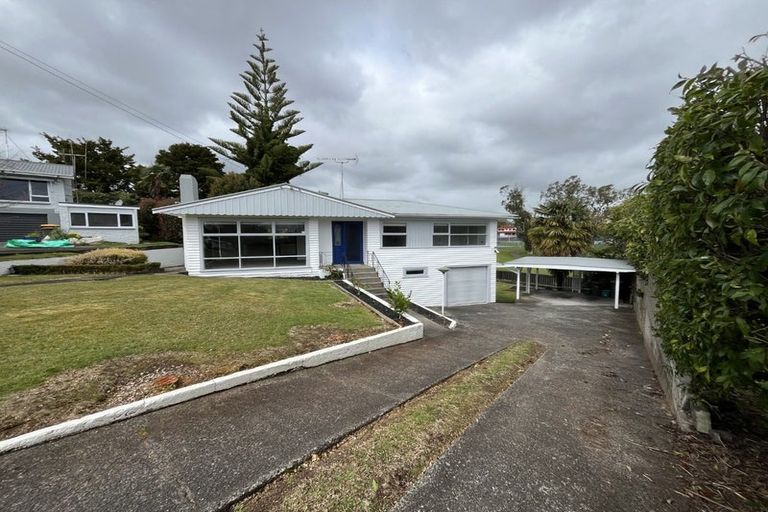 Photo of property in 1 Kingsway Crescent, Forest Lake, Hamilton, 3200