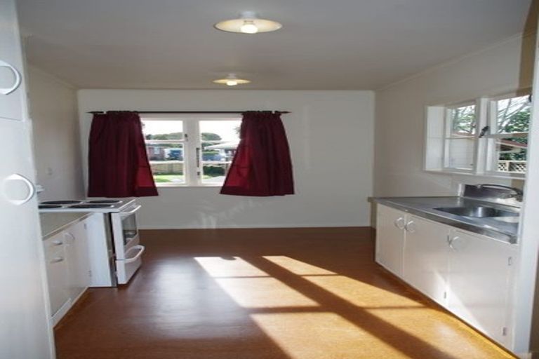 Photo of property in 86 Avondale Road, Avondale, Christchurch, 8061