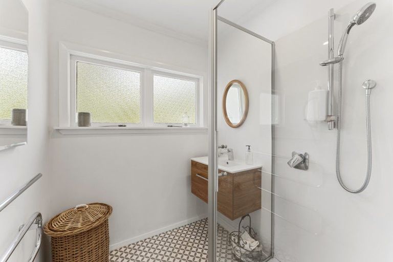 Photo of property in 33 Jocelyn Crescent, Pinehaven, Upper Hutt, 5019