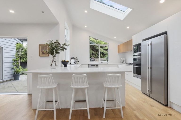 Photo of property in 32 Chamari Close, Titirangi, Auckland, 0604